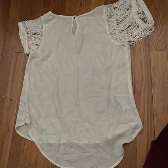 White blouse - Picture 2 of 3